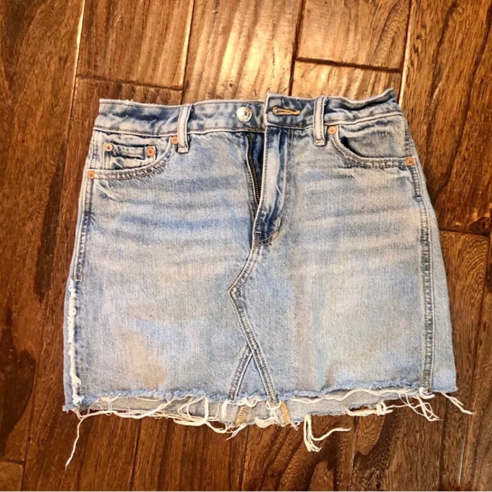 American Eagle distressed Jean Skirt Women's Size 0 Blue Denim